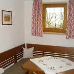 Δωμάτια σε οικογενειακή κατοικία Gaestehaus Hofer Brixen im Thale
